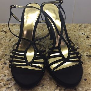 The Touch of Nina Black Heels Size 12M